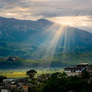 Mele Couette-café Gjirokastër