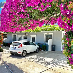  Aparthotel Tomi Albania